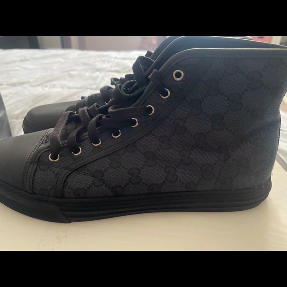 Only worn a few times! 
Gucci men’s shoes 
Size 12 - Picture 2 of 4